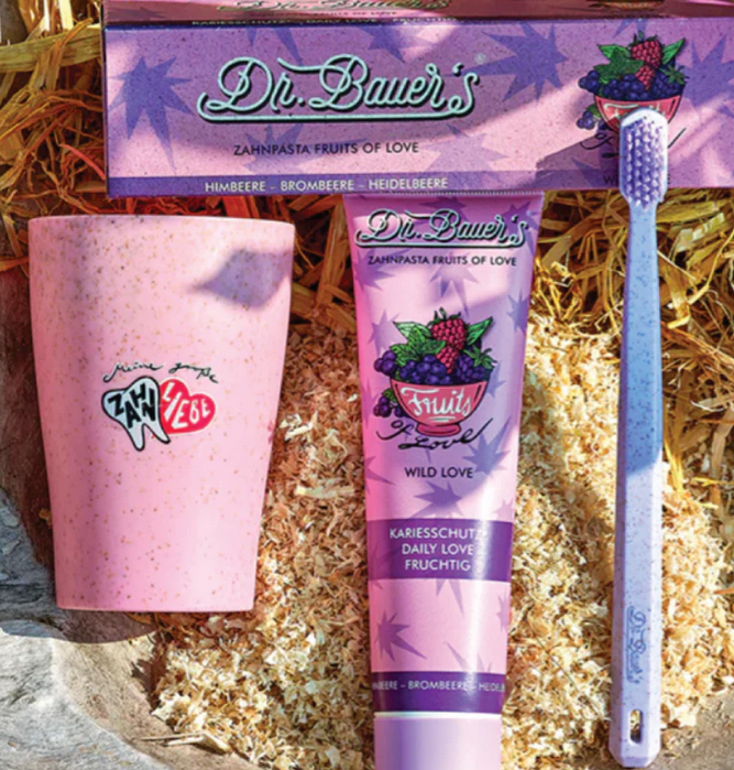 DR. BAUER’S FRUITS OF LOVE aviečių, gervuogių bei mėlynių skonio dantų pasta
