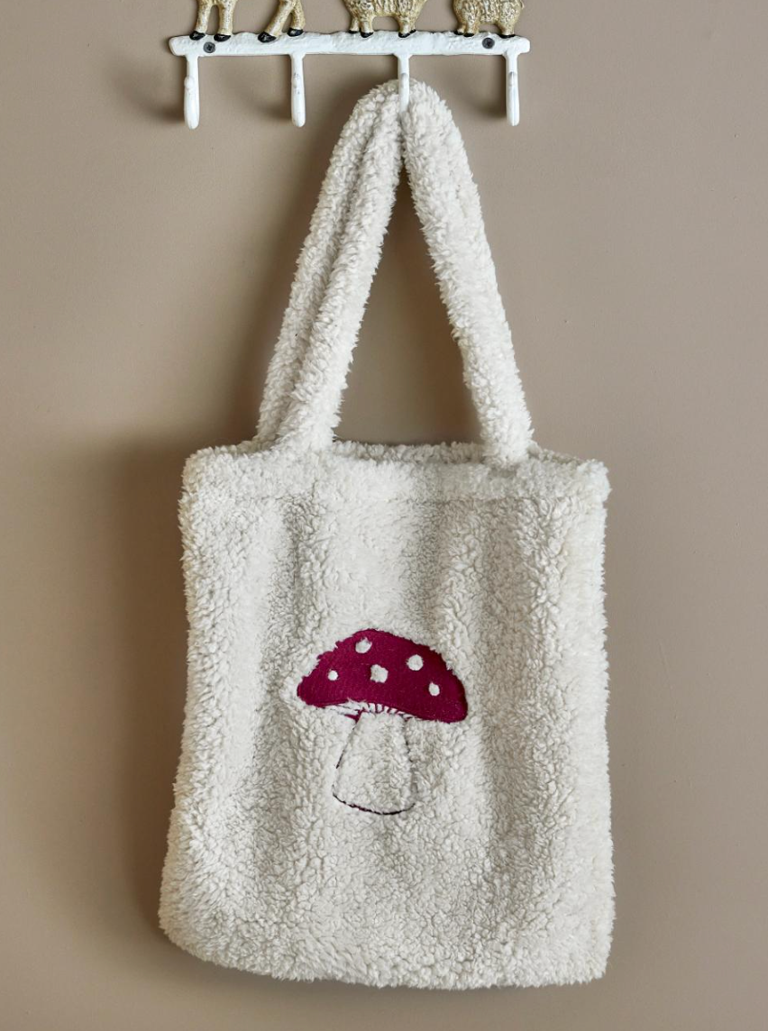 Mushroom krepšys, šviesus audinys, siuvinėtas grybo motyvas