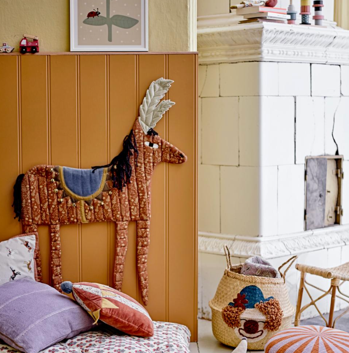 Tillie sieninė dekoracija, arkliuko formos, su kutais ir varpeliais