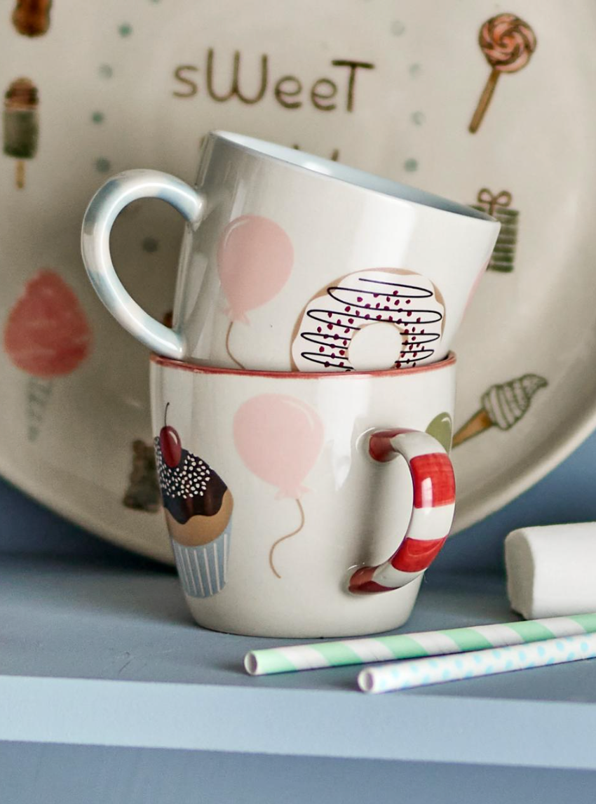 Darby puodelių rinkinys, su tortų ir balionų motyvais