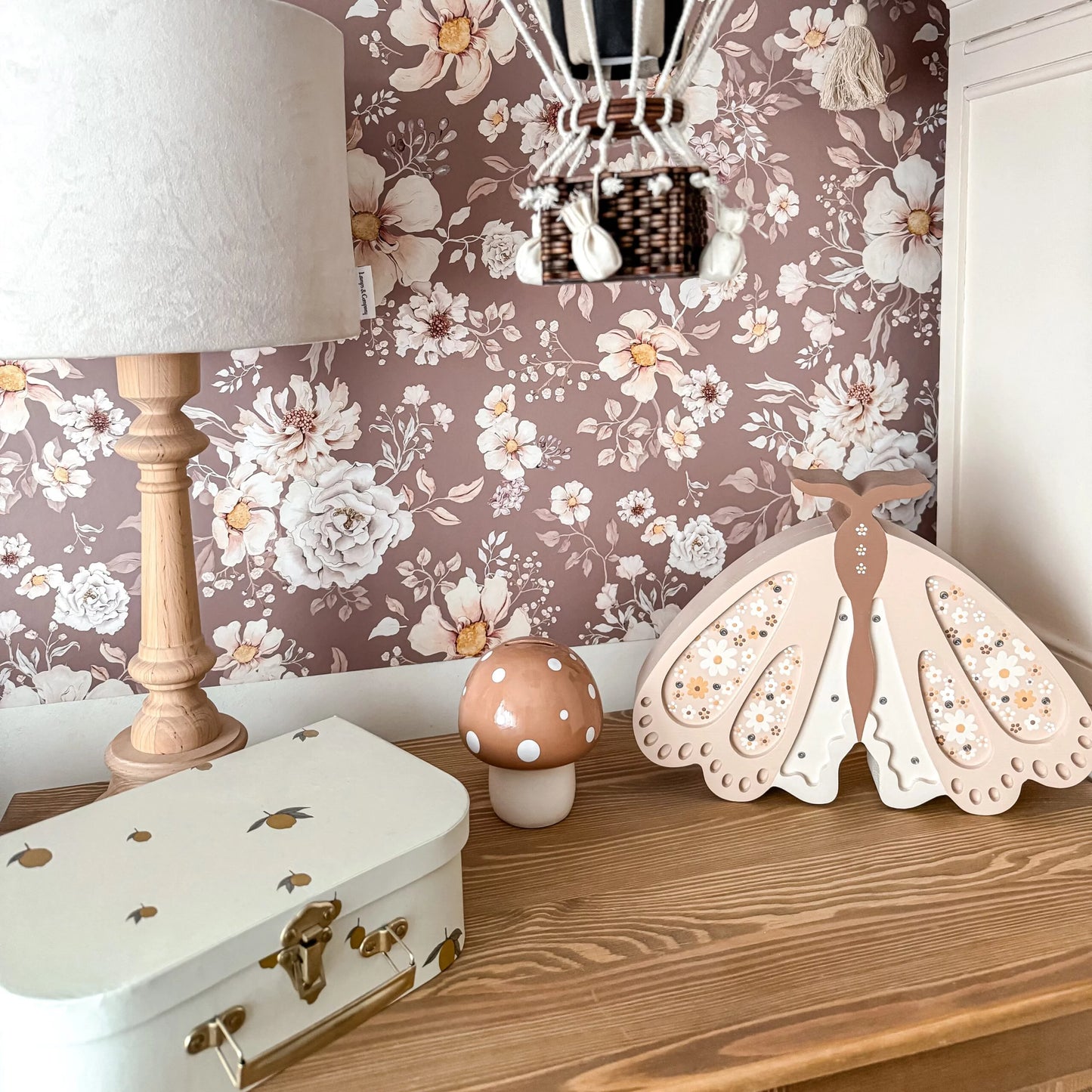 Medinis šviestuvas "Šviesus drugelis"