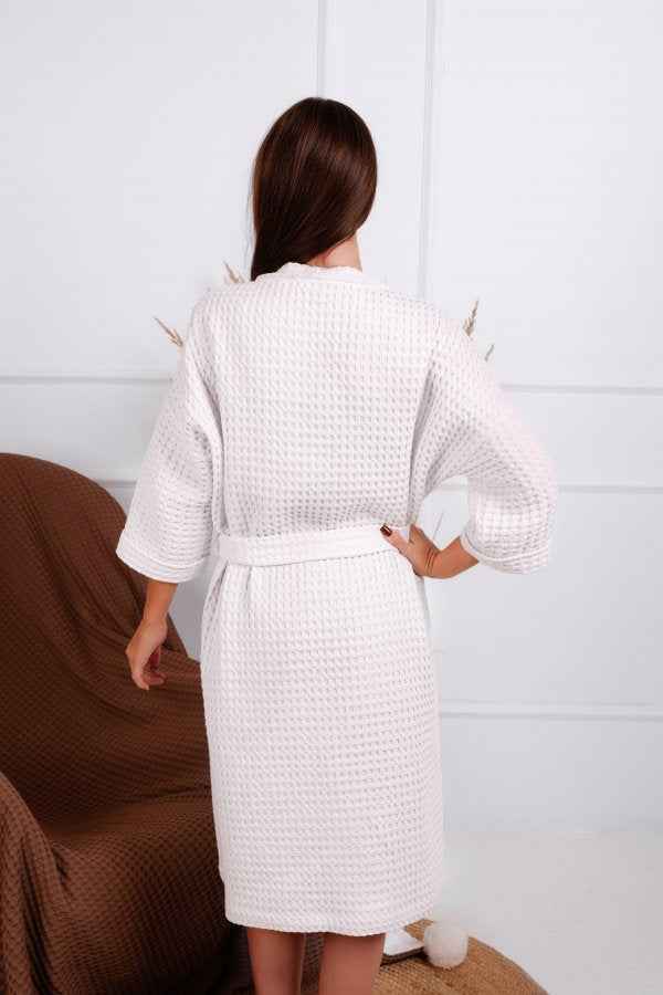 Baltas vaflinio audinio chalatas