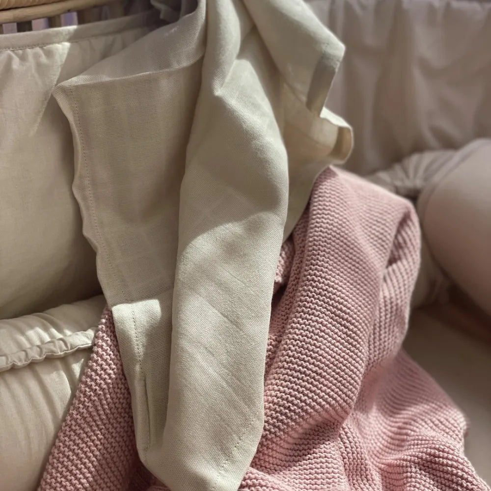 Rausvas megztas pledukas kūdikiui