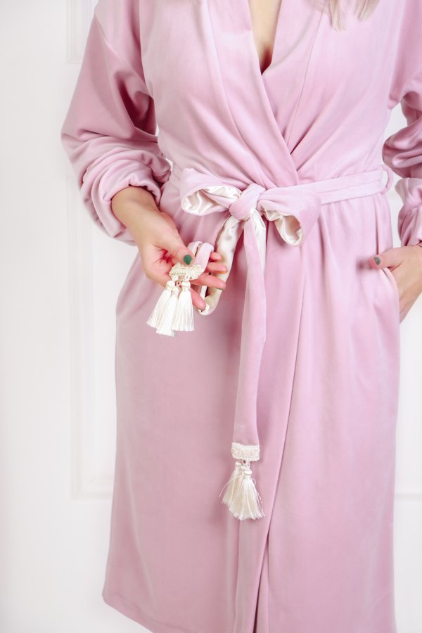 Moteriškas šviesiai rožinis veliūrinis chalatas