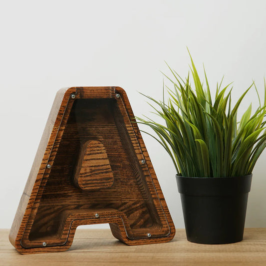 Tamsi maža medinė taupyklė "Raidė" (A-Ž, galimas graviravimas)