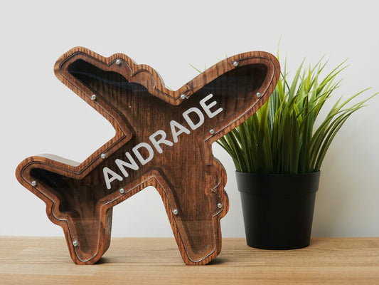 Medinė taupyklė „Lėktuvas“ (Galimas graviravimas)