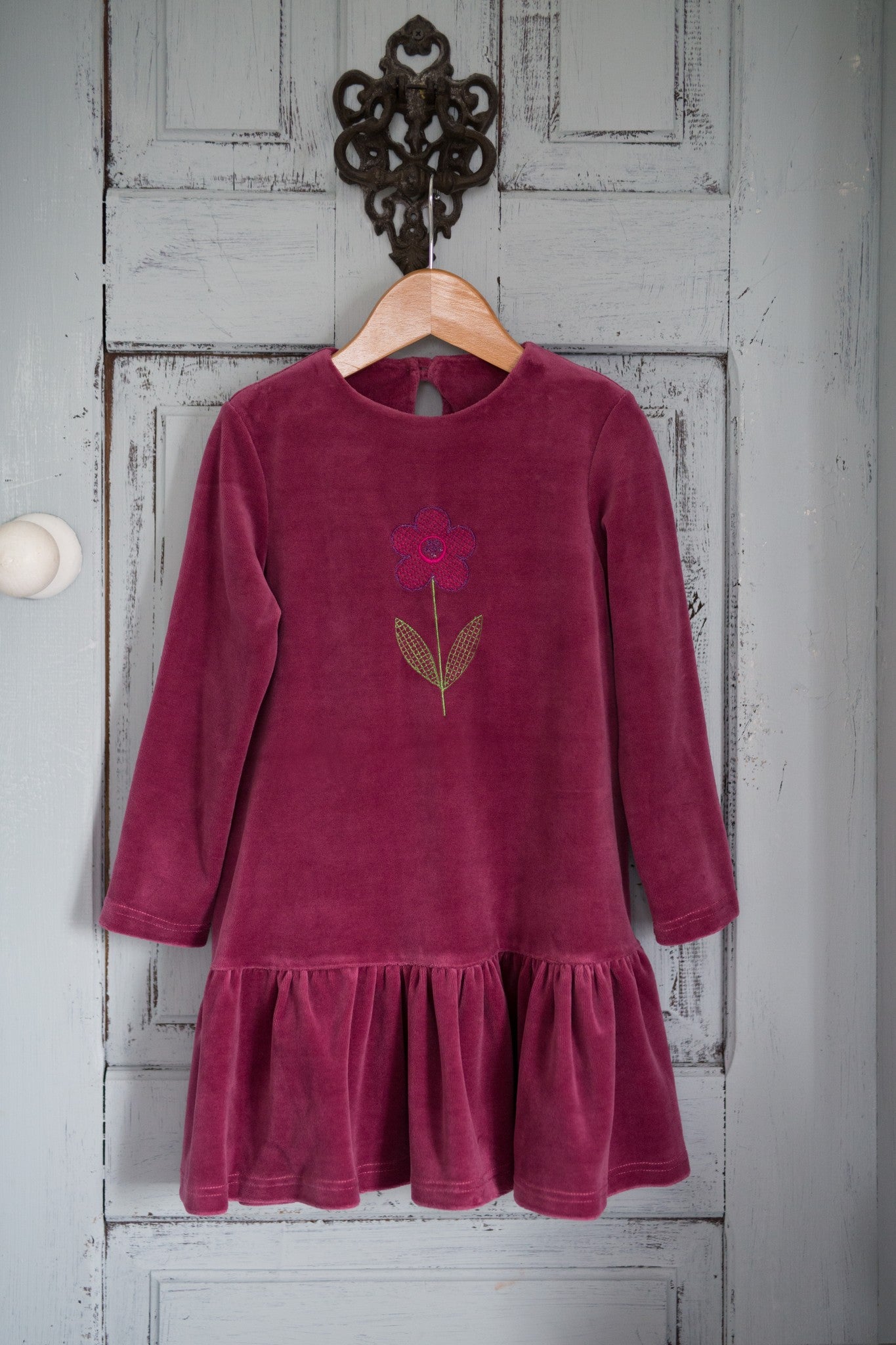 Siuvinėta veliūrinė suknelė "Gėlytė" (Įvairių spalvų)