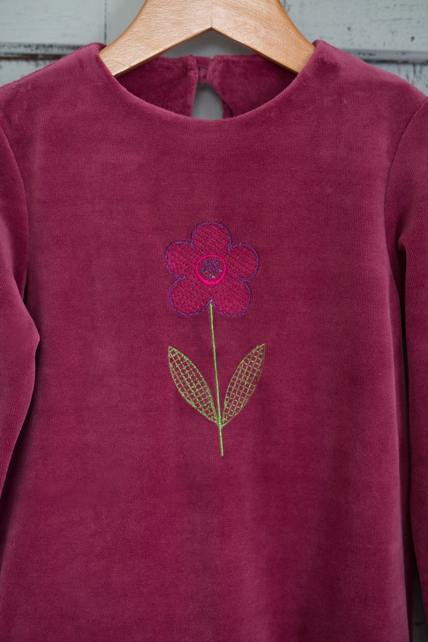 Siuvinėta veliūrinė suknelė "Gėlytė" (Įvairių spalvų)