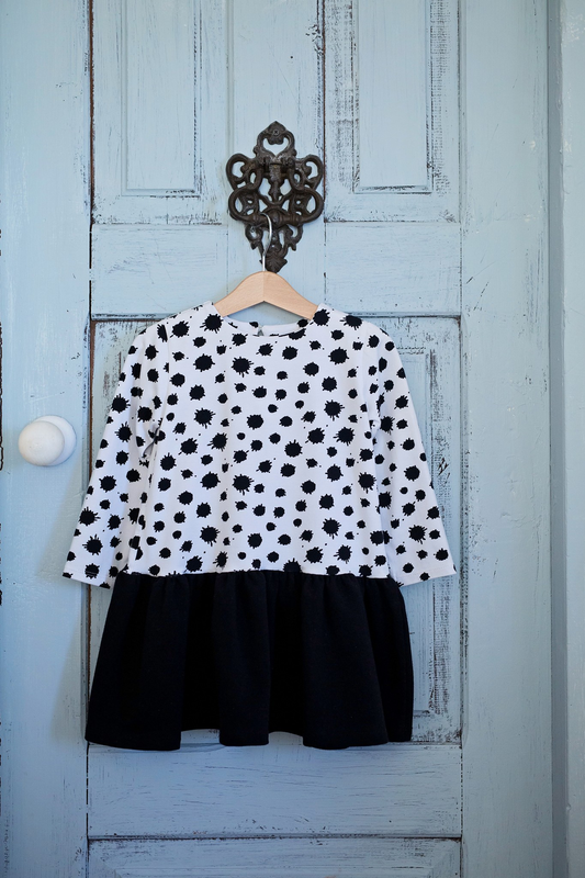 Suknelė "Juodi taškučiai"
