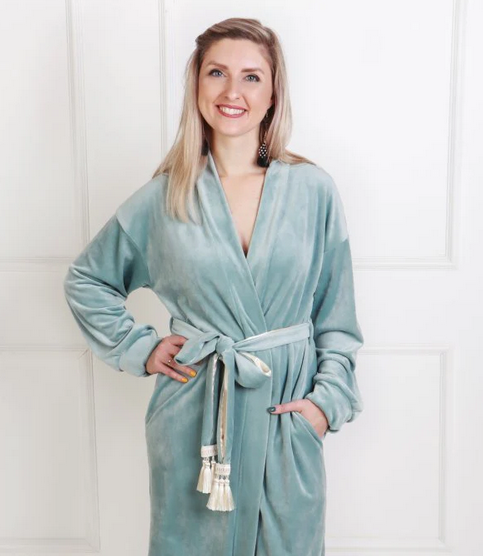 Moteriškas žalsvas veliūrinis chalatas