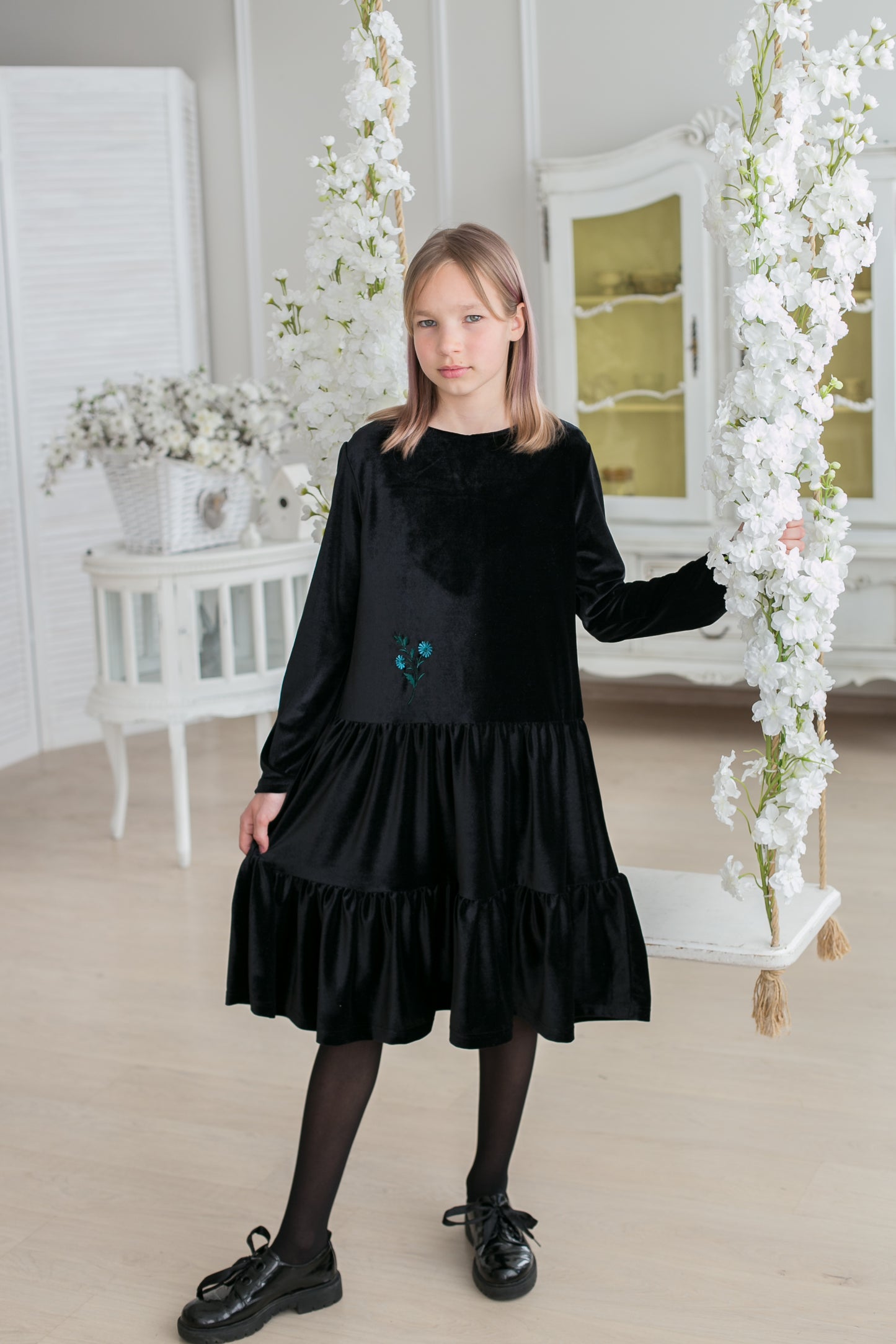 Aksomo suknelė "Mėlyna gėlytė" (Įvairių spalvų)