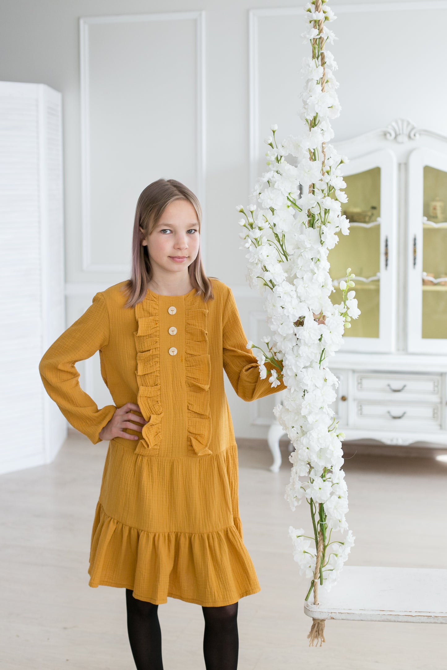 Muslino suknelė "Trys sagutės" (Įvairių spalvų)