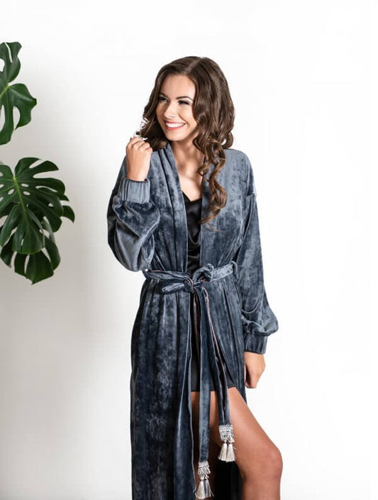 Veliūrinis pilkas ilgas chalatas