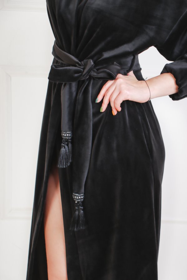 Veliūrinis juodas ilgas chalatas