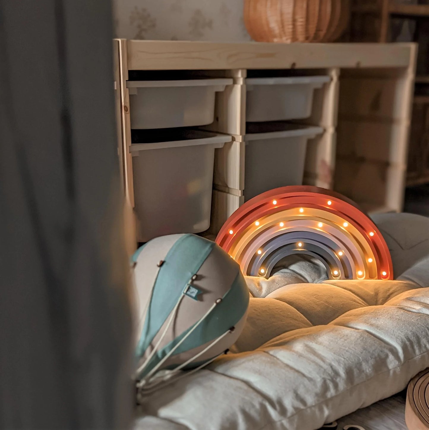 Medinis šviestuvas "Spalvota vaivorykštė"