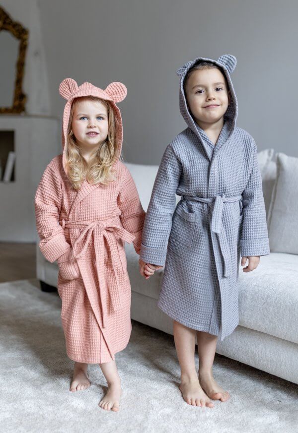 Vaikiškas pilkas vaflinio audinio chalatas