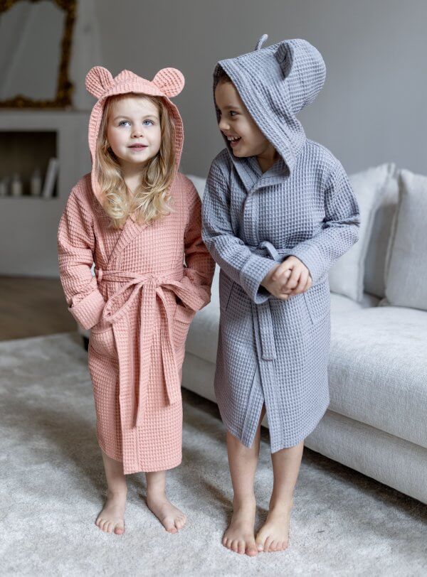 Vaikiškas pilkas vaflinio audinio chalatas