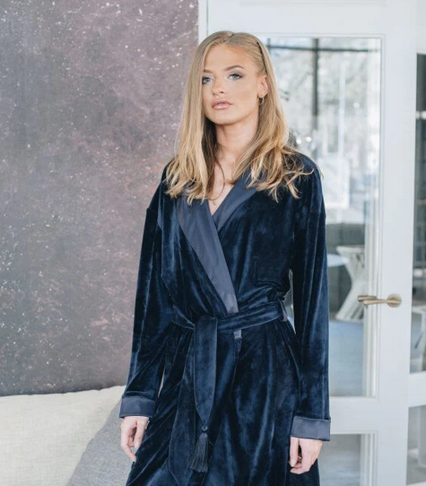 Moteriškas veliūrinis chalatas su atlasu