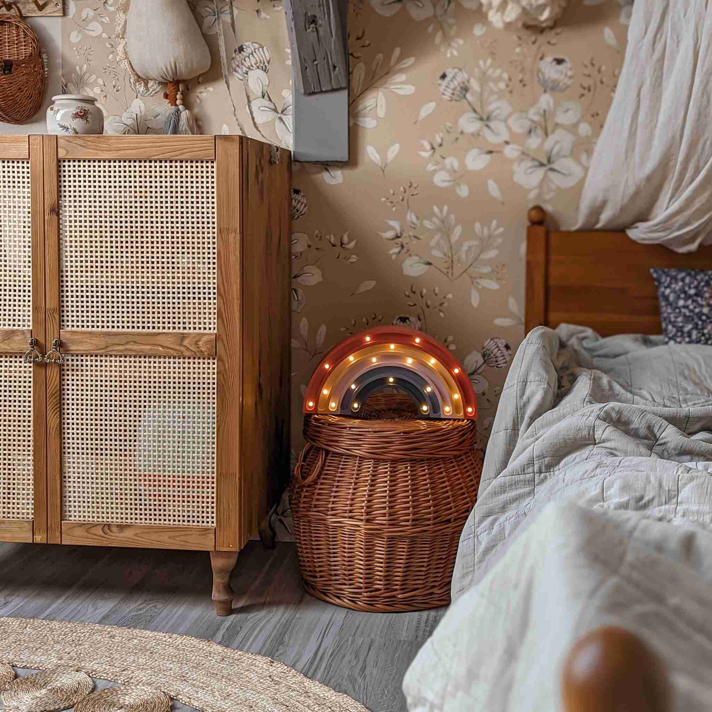 Medinis šviestuvas "Spalvota vaivorykštė"