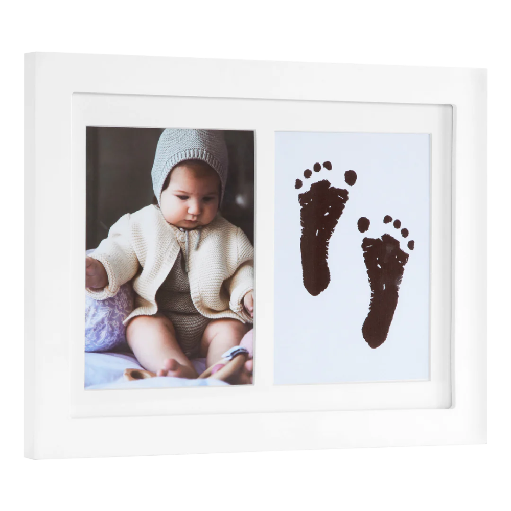 Baltas rėmelis su kūdikio rankos/pėdos atspaudu
