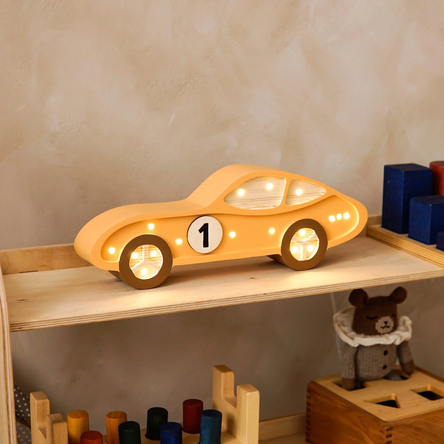 Medinis šviestuvas "Oranžinis automobilis"