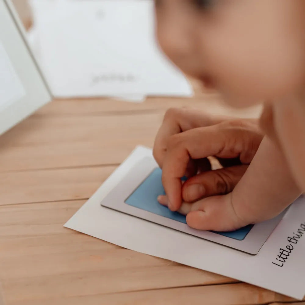 Kūdikio rankos/pėdos atspaudų lapeliai, mėlyna