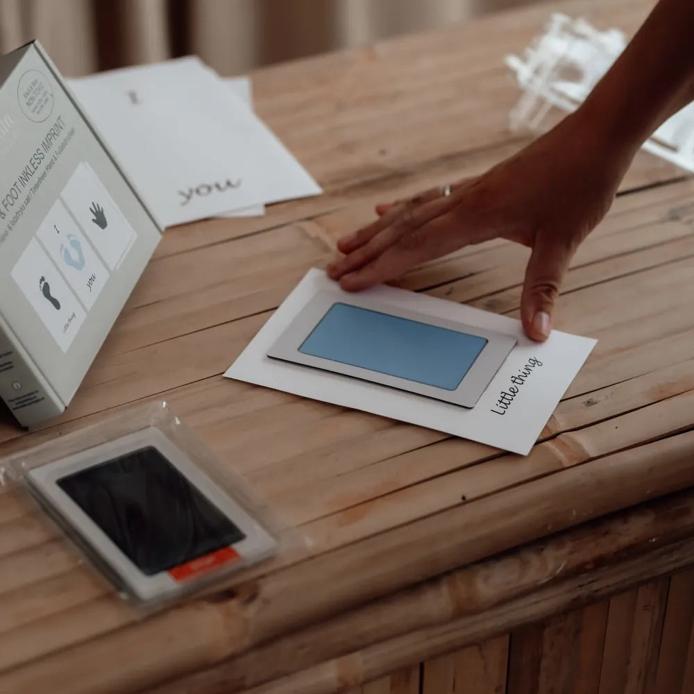 Kūdikio rankos/pėdos atspaudų lapeliai, mėlyna