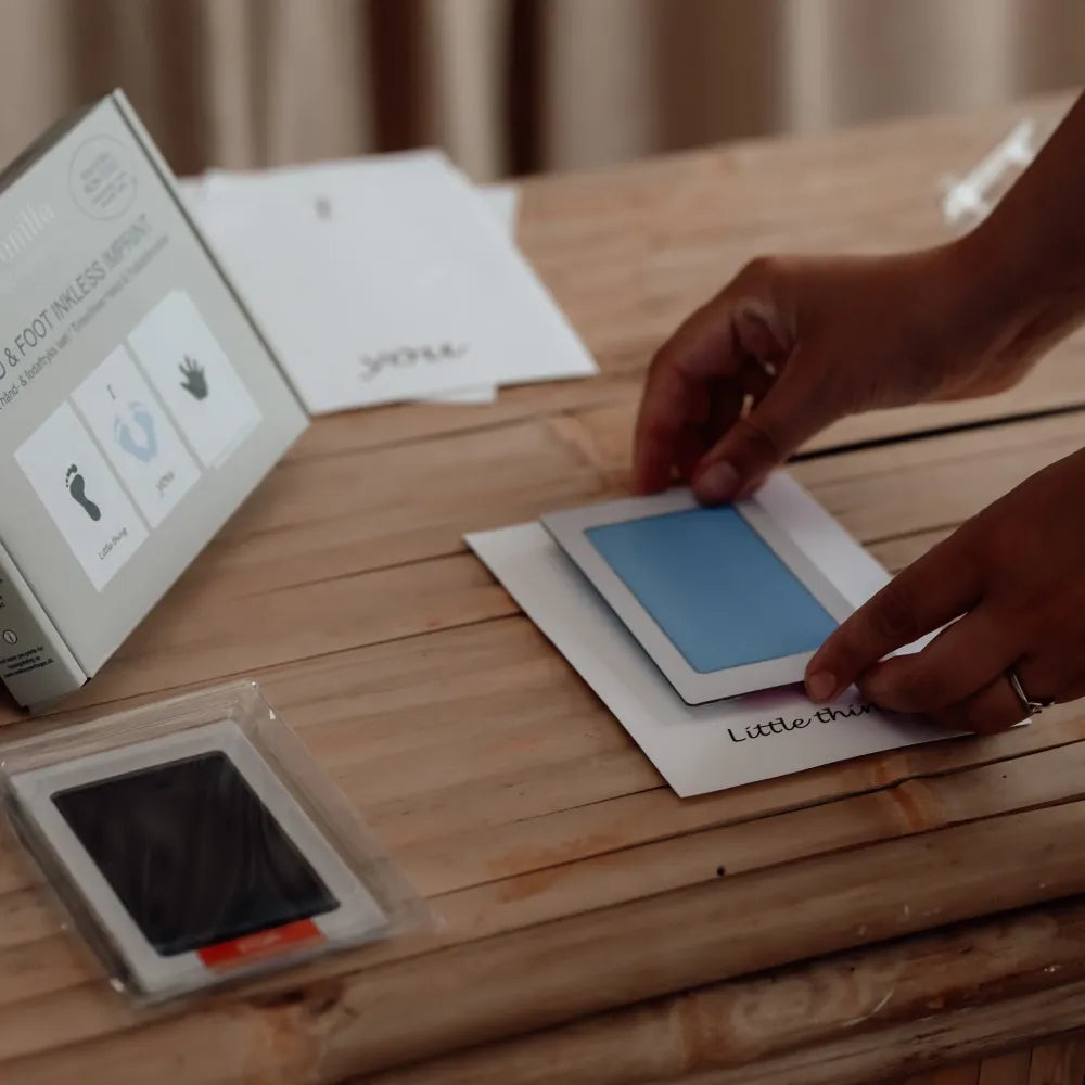 Kūdikio rankos/pėdos atspaudų lapeliai, mėlyna