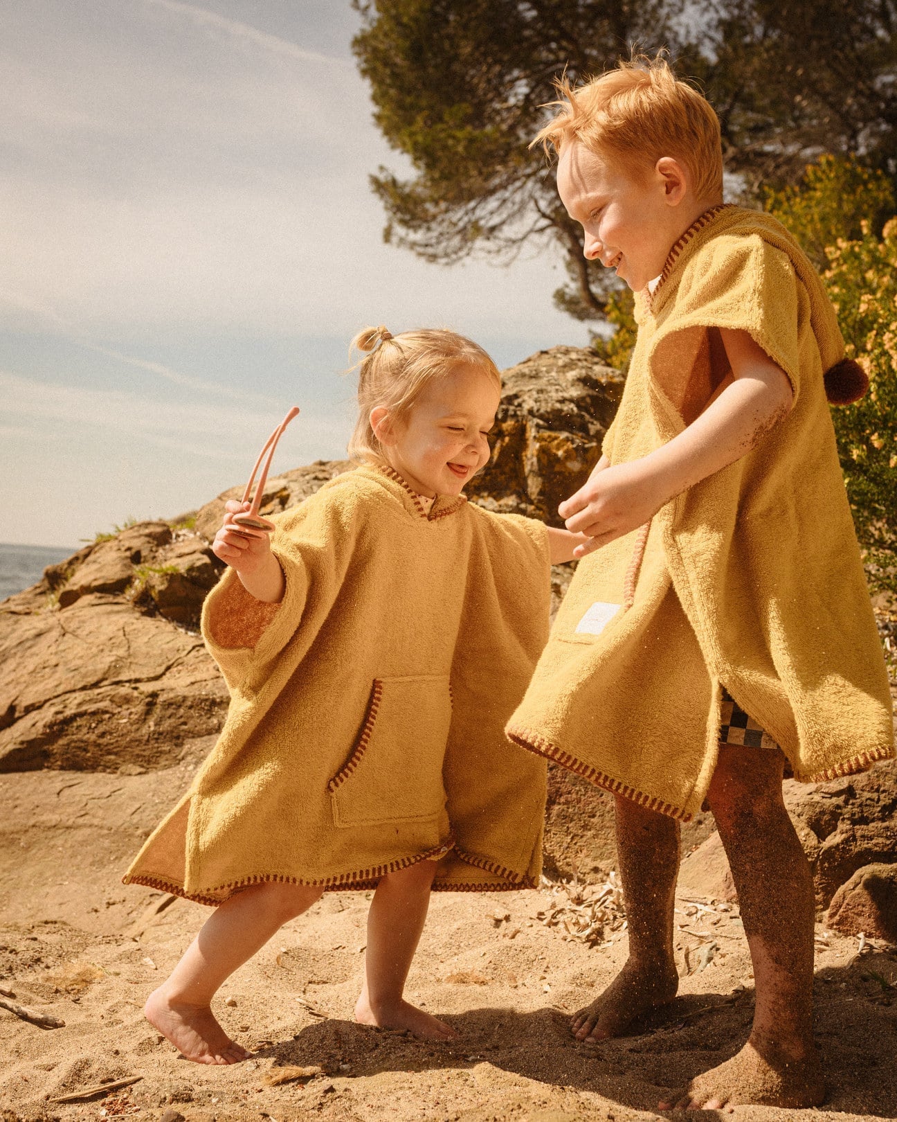 Vaikiškas pončas iš minkšto kilpinio audinio