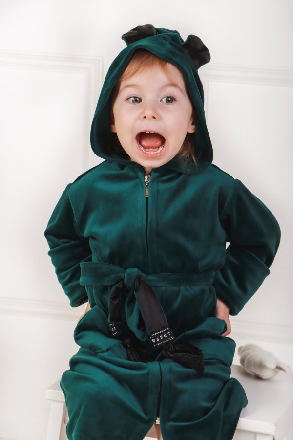 Vaikiškas žalias veliūrinis chalatas su užtrauktuku