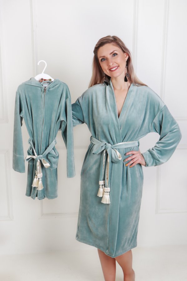 Vaikiškas žalsvas veliūrinis chalatas su užtrauktuku